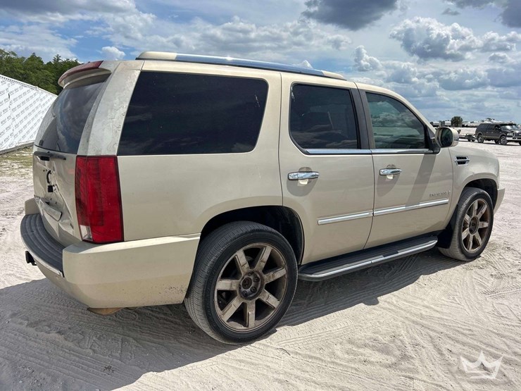 2007-cadillac-escalade-image-3