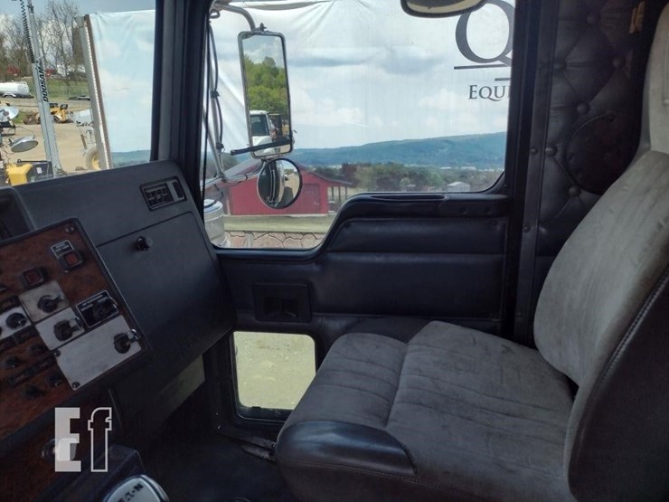 1999-kenworth-t800-image-11