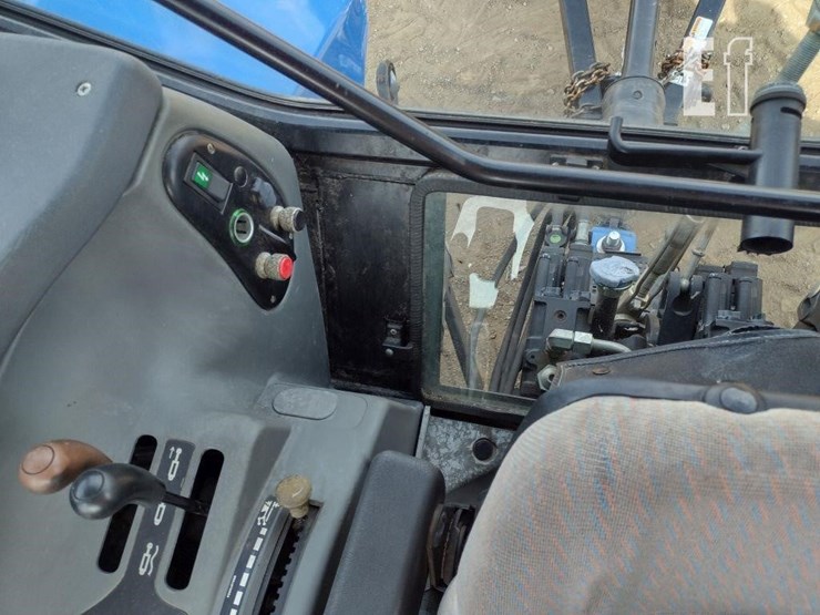 new-holland-ts110-image-12