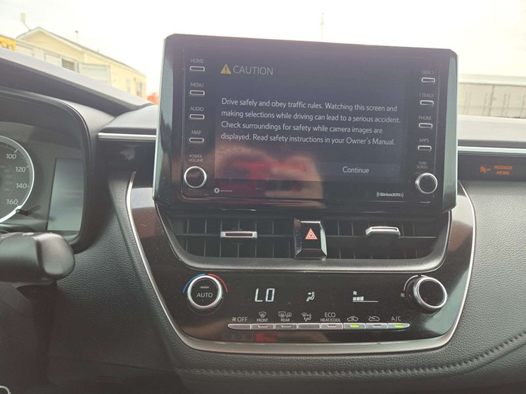 2021-toyota-corolla-se-sedan-4d-image-16