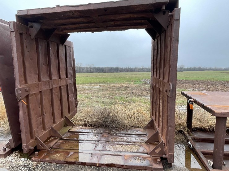 #4070-•-man-hole-trench-box-image-1