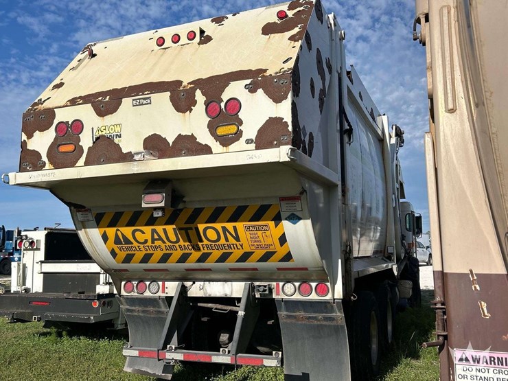 2019-peterbilt-520-image-3
