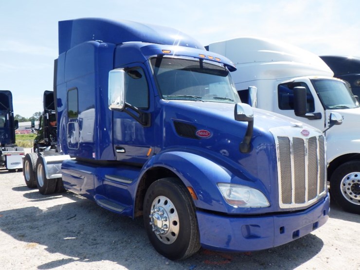 2021-peterbilt-579-image-3