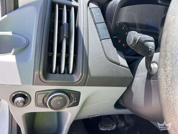 2017-ford-transit-image-13