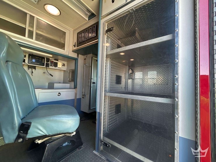 2005-freightliner-fld120-image-30