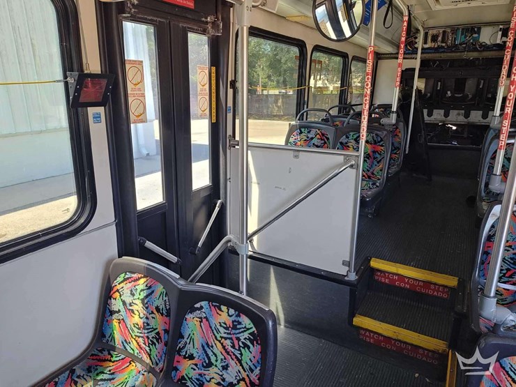 2012-gillig-low-floor-image-18