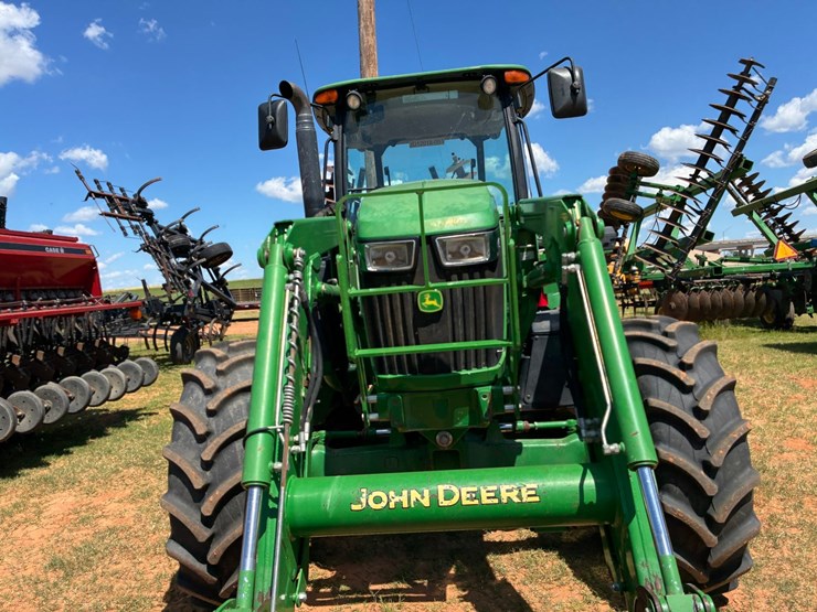 2017-john-deere-6120e-image-11