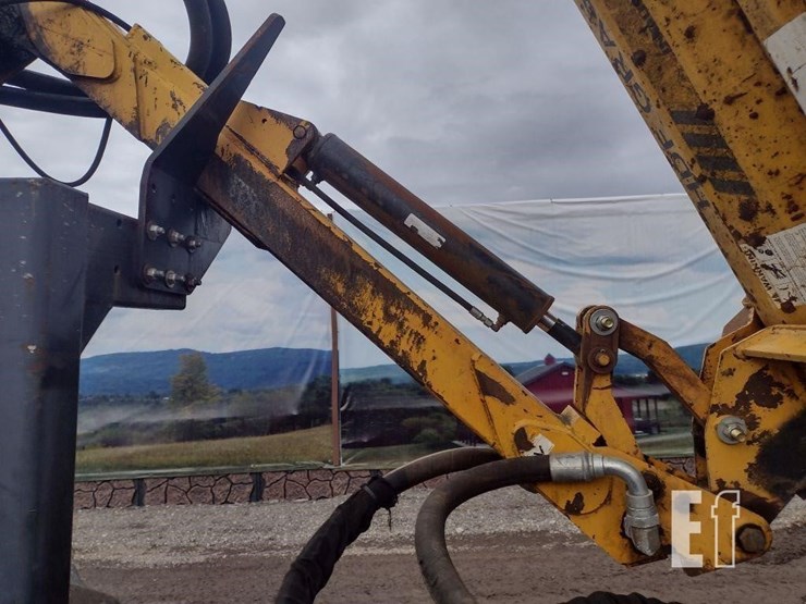 2002-massey-ferguson-4233-image-25