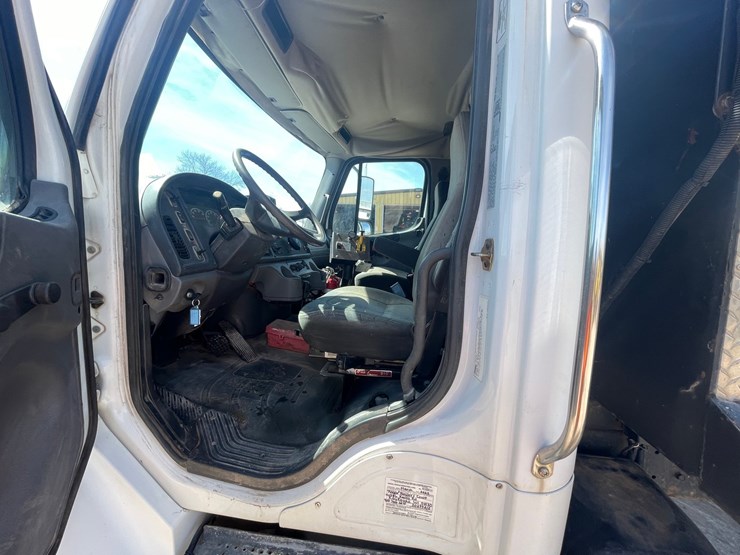 #4015-•-2004-freightliner-dump-truck-(has-wi-title)-image-79