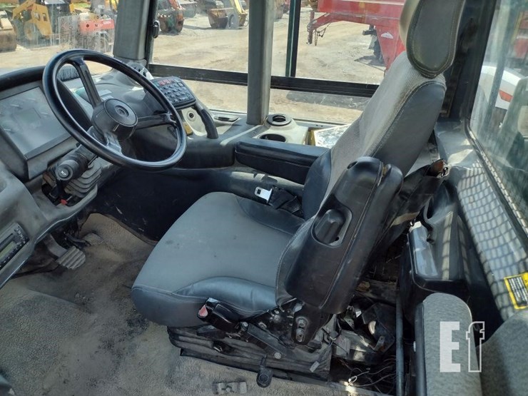 deere-300d-image-10