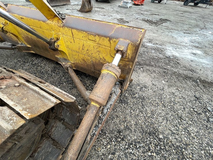 komatsu-d65px-12-image-36