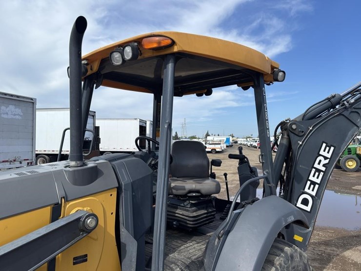 2019-deere-310l-ep-image-33