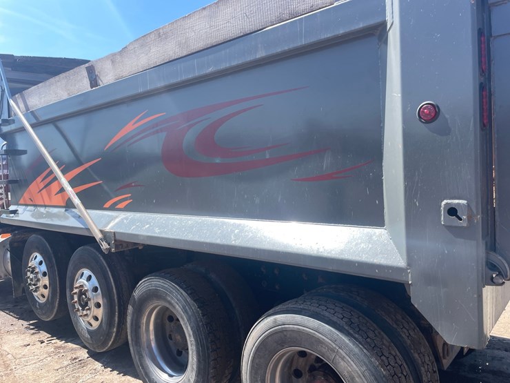 #4013-•-2000-quad-axle-mack-dump-truck-(has-wi-title)-image-80