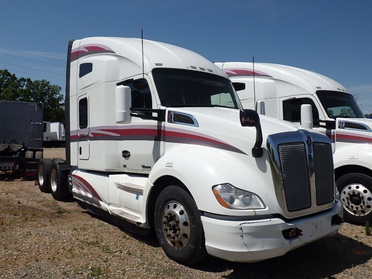 2016-kenworth-t680-image-3