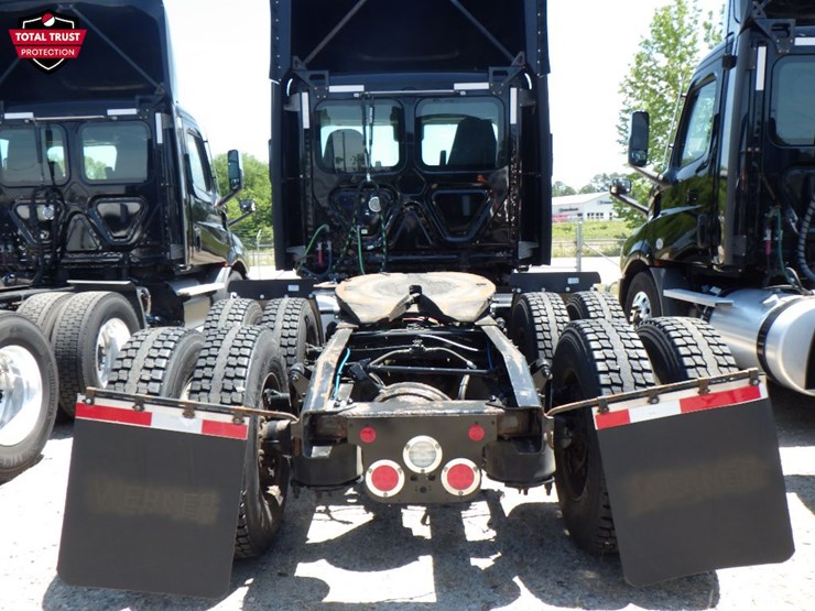 2022-freightliner-cascadia-116-image-7