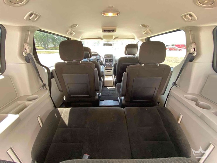 2016-dodge-grand-caravan-image-21