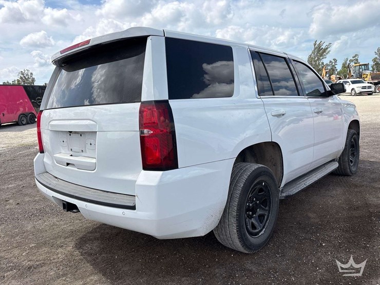 2019-chevrolet-tahoe-image-2