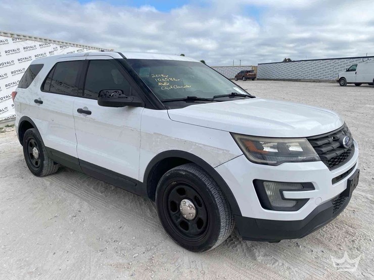 2018-ford-explorer-image-2