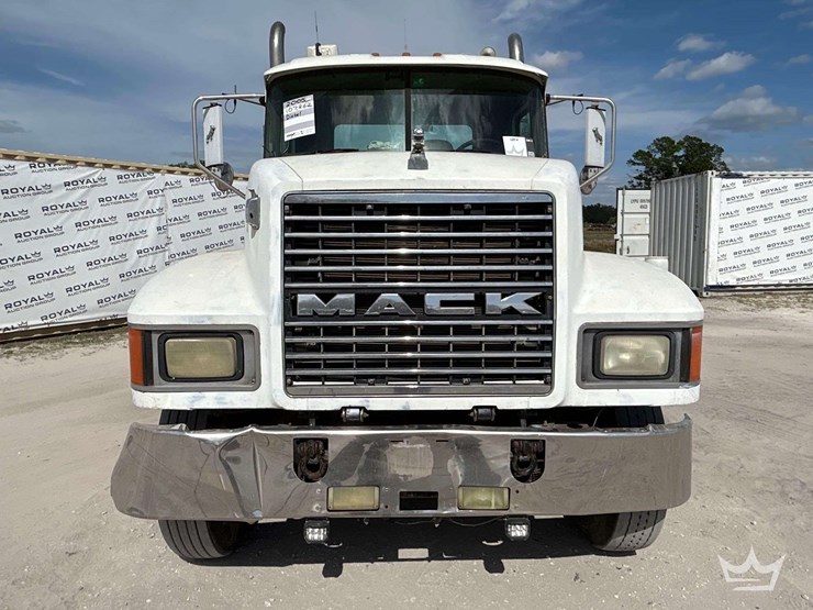 2005-mack-ch613-image-30