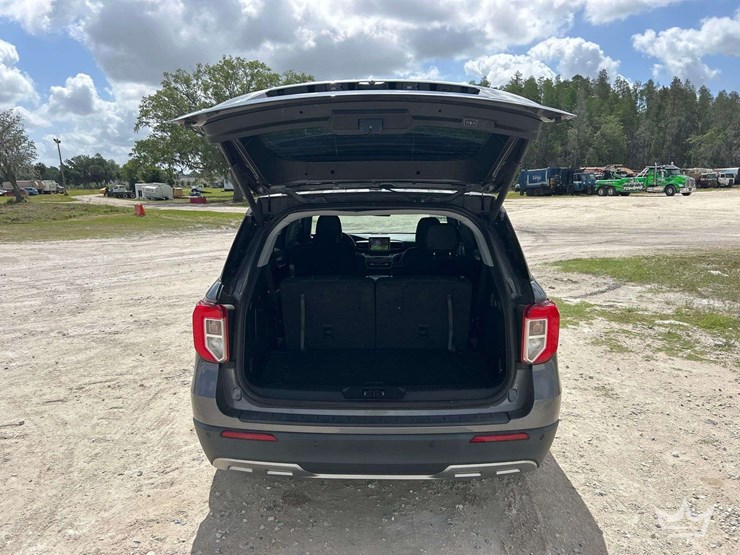 2023-ford-explorer-image-21