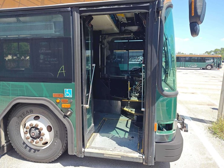 2012-gillig-low-floor-image-27