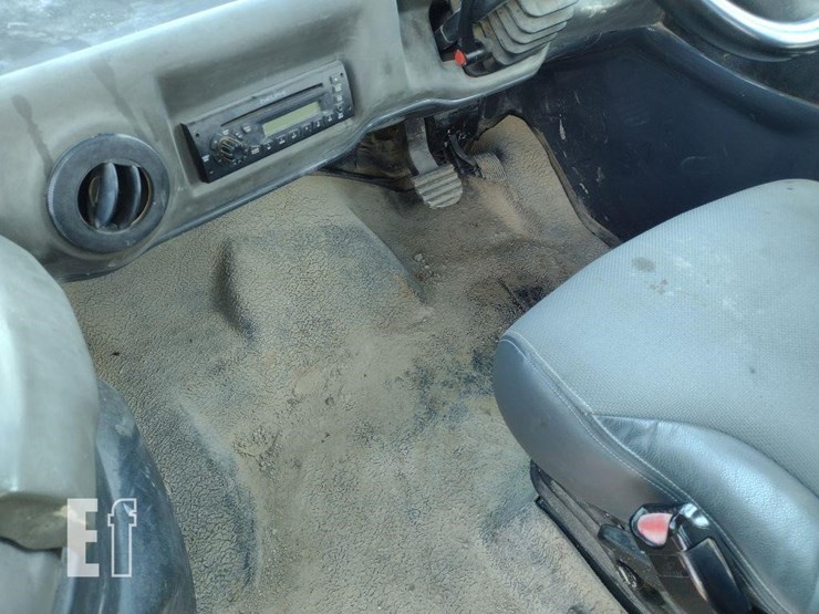 deere-300d-image-12