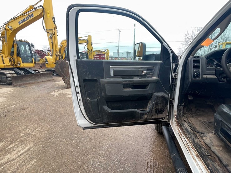 2015-dodge-ram-3500-image-84