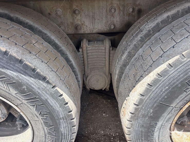 2000-mack-dm690s-image-16