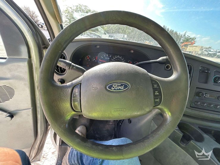 2006-ford-e350-image-13
