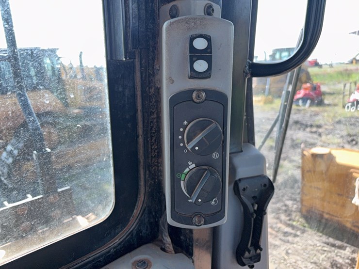 2016-caterpillar-d6t-image-20