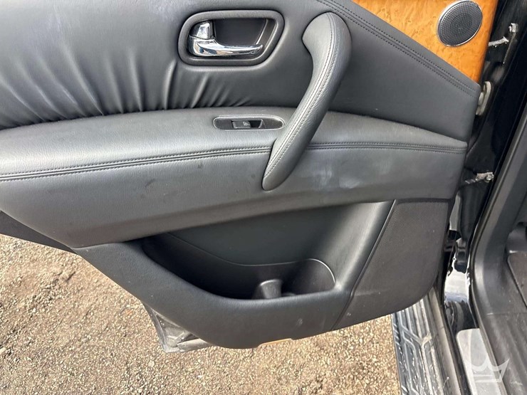 2012-infiniti-qx56-image-24