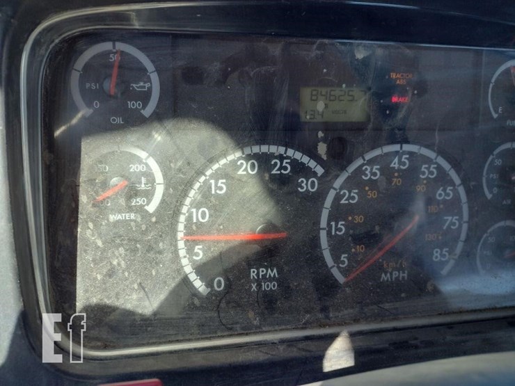 2005-freightliner-business-class-m2-106-image-7