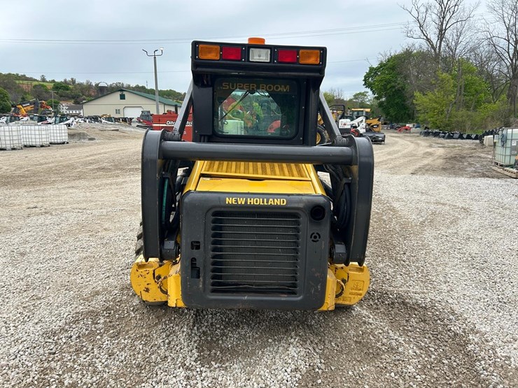 new-holland-l170-image-3