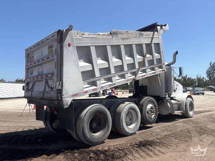 2005-peterbilt-357-image-3