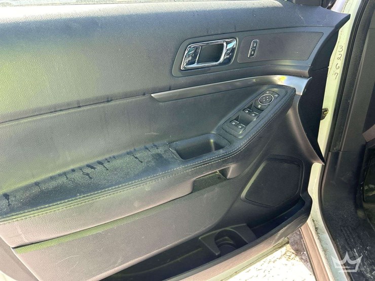 2016-ford-explorer-image-10