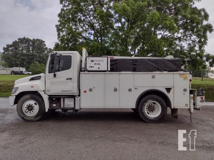 2015-hino-338-image-1