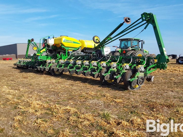 2015-john-deere-1775nt-image-11
