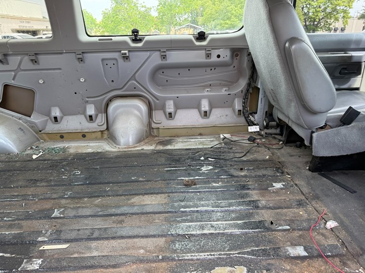 2011-ford-cargo-image-31