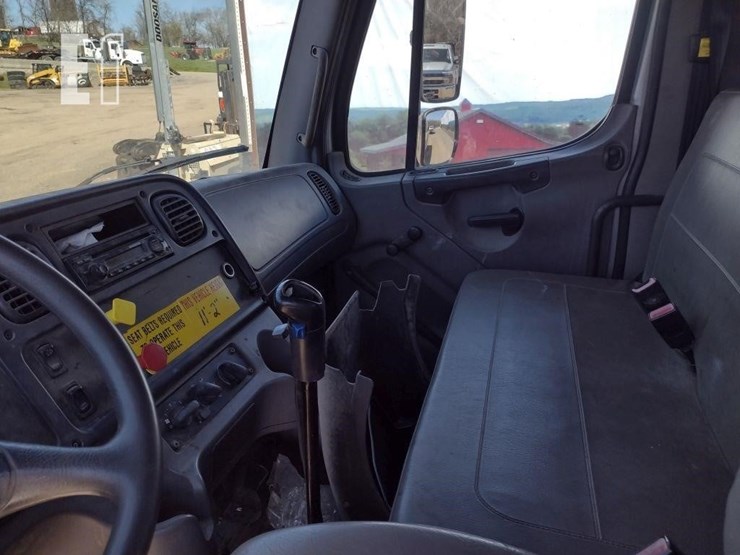 2015-freightliner-business-class-m2-106-image-10