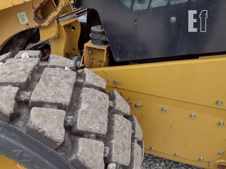 2016-caterpillar-246d-image-16