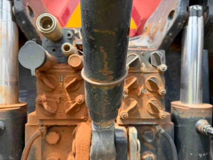 case-mx285-tractor-image-21