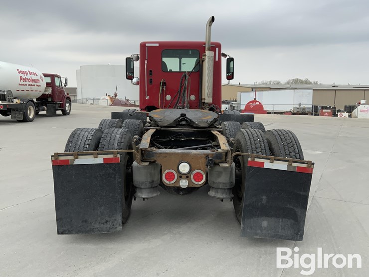 2017-freightliner-columbia-120-image-6