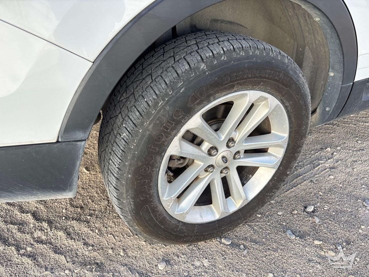 2015-ford-explorer-image-30