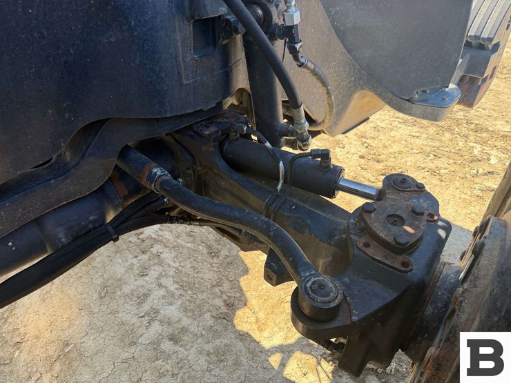 2015-case-ih-magnum-310-image-34