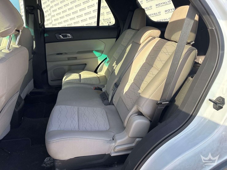 2015-ford-explorer-image-23