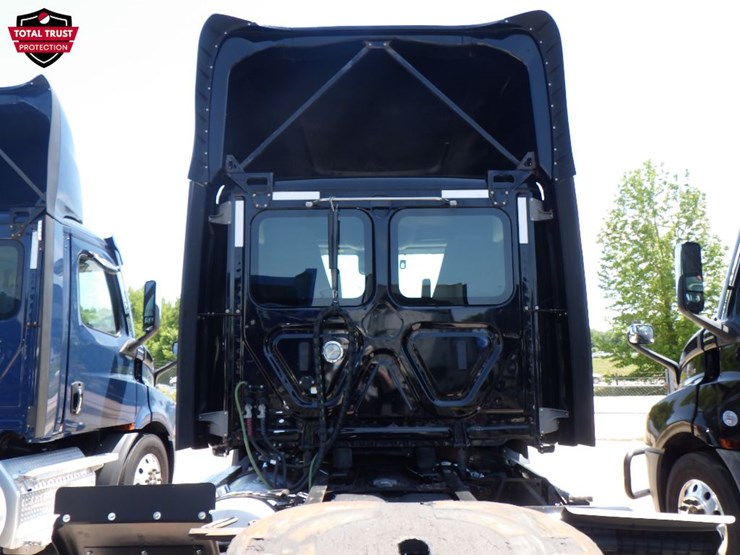 2022-freightliner-cascadia-116-image-10