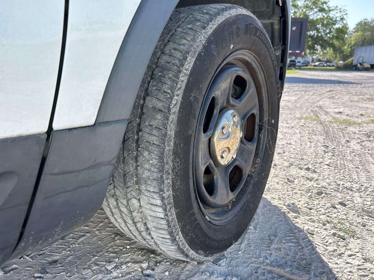 2016-ford-explorer-image-23