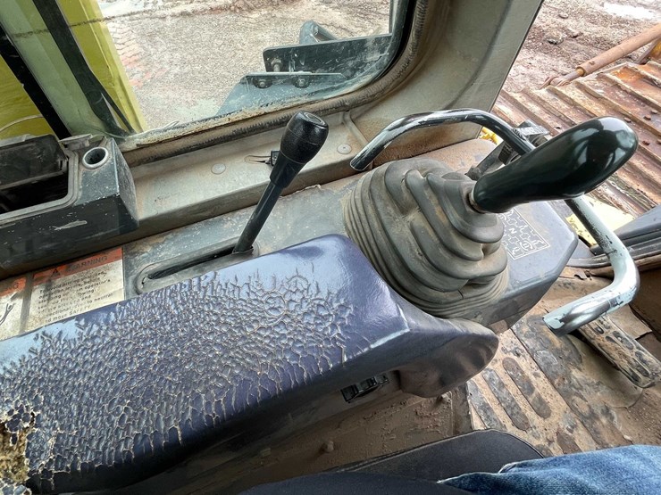 komatsu-d65px-12-image-48