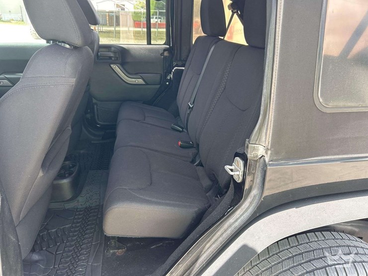 2013-jeep-wrangler-image-16