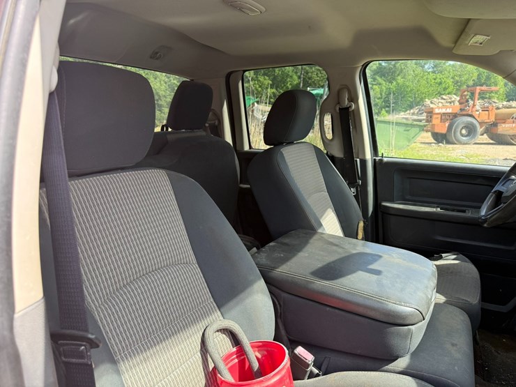 2011-dodge-ram-1500-image-28